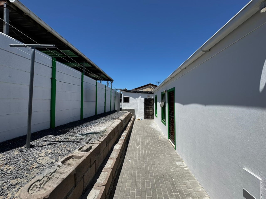 6 Bedroom Property for Sale in Hindle Park Western Cape